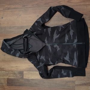 New Athleta triumph printed camo hoodie